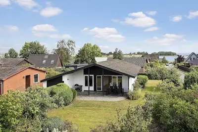 Image de Cozy beach house with sea view - 1 minute to the beach