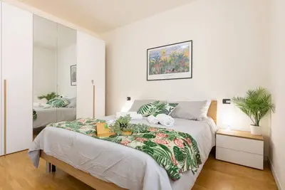 Image de Just a few meters from Pioltello train station and well connected to Milan, the lovely two-room apartment Le Palme features a garden and is ideal for a couple or a family. Newly and tastefully furnished, it offers a terrace for outdoor dining, air condit