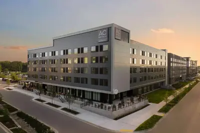 Close to Msu Campus + On-site Dining. Pool. Gym.