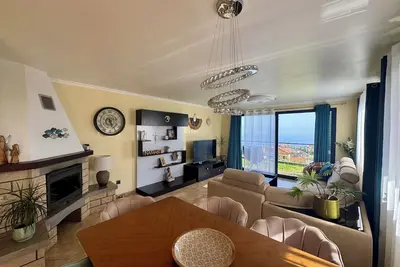 Image de Bella Vista - Spacious 2-bedroom villa with sea and mountain views.