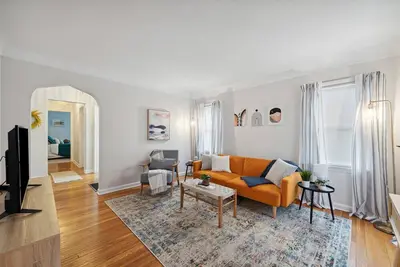 Image de Vibrant & Colorful home w/ 2brs + Private office!