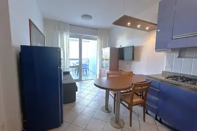 Image de Escapade balnéaire moderne avec piscine près de la mer