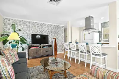 Image de Family Legacy Home - Chef's Kitchen, 5 Min Beach!