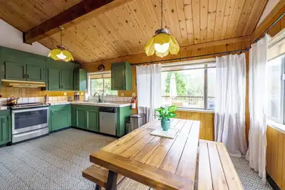 Image de Yosemite Cabin, Mountain View’s, 30 miles from Yosemite entrance, 1 king, 2 queens