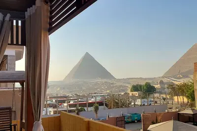 Image de Family-Friendly 2-Room Suite Jacuzzi Overlooking Giza Pyramids & Great Sphinx.