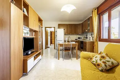 Image de GuestHost - Charming apartment of about 65 sqm, perfect for up to 4 guests, located on the third floor of a building with an elevator (Not for disabled people. )The property is located in Quartu Sant’Elena, in a residential area well served by main amen