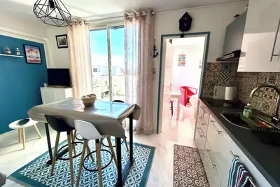 Image de Havre de paix climatisé à 20m de la plage - Wifi Terrasse - Parking sécurisé -