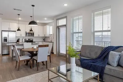 Image de Landing | Beautiful 2bd, Yoga Studio, Game Room