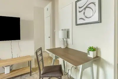 Landing | Amazing 2bd, Gym, Game Room