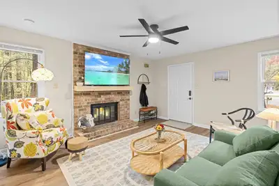 Image de 2-Br Forest Townhome near Duke + Unc