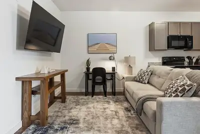 Image de Landing | Modern 2bd, Pool, Clubhouse