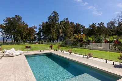 Image de Lake Front Stay - Tranquil Lakefront Living