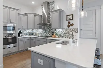 Image de Poolside Luxury with Golf Cart & Bikes