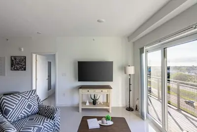 Image de Landing | Spectacular 2bd, Pool, Gym