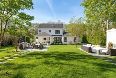 Image de Southampton escape with private pool, guest house, and minutes from the beach