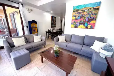 Image de Jacó Oceanfront 3br Condo – Pools, Kitchen & WiFi / C1