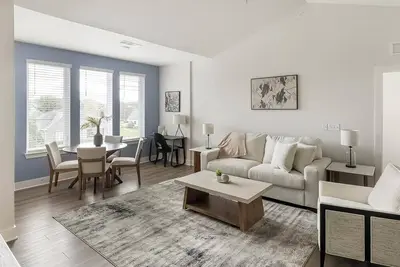 Image de Landing | Chic 2bd, Pool, Courtyard