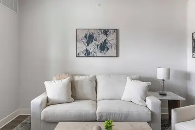 Image de Landing | Incredible 2bd, Yoga Studio, Gym