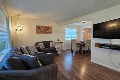 Spacious 4-Br Home | Fire Pit | Deck |