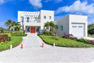 Image de Don’t Be Jellyfish Exuma! Beach Front, Heated Pool