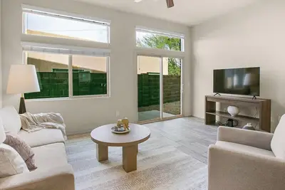 Image de Landing | Incredible 2bd, Pool, Gym