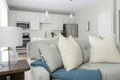 Image de Landing | Modern 2bd, Gym, Courtyard