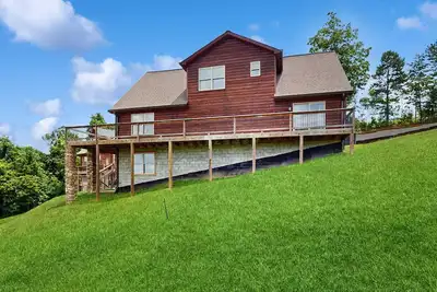 Image de Scenic Lakeview Getaway, Sleeps 8・Wraparound Deck
