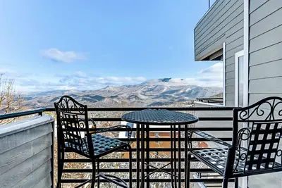 Image de Condo w/ free attraction tickets, fireplace, & views -close to skiing & downtown