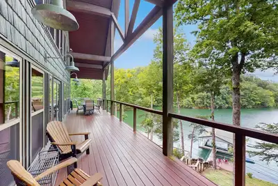 Image de Lakefront Escape, Sleeps 10・Private Dock・Hot Tub