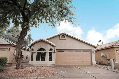 Image de Enjoy the Desert from this Cozy North Phoenix Home