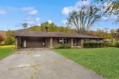 Image de Serene Dog Welcome Home, Sleep 8・Fenced Yard・Games