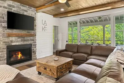 Image de Lakeside Retreat, Sleeps 22・Dock・Grill・Game Room