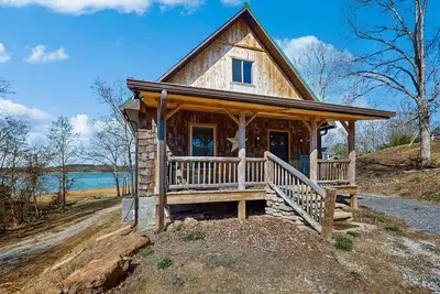 Image de Cozy Lake Front Cabin, Sleeps 4・Dock・Play Yard
