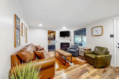 Image de Charming Mtn View Cabin, Sleeps 8・Spacious Deck