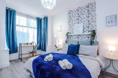 Image de Sleeps 8, Free Parking, Stunning 3Bed in Salford