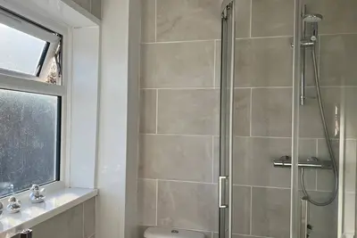 Image de Rare Spacious 4 bed 4 en-suite apartment, 8 guests, free parking, fast wifi!