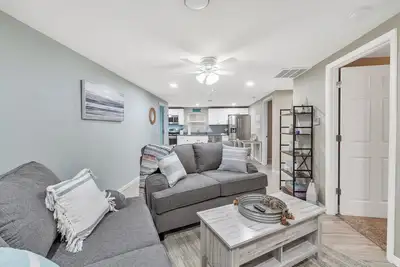 Image de Best location in Uptown Maumee! King Bed-W/D-3TVs!