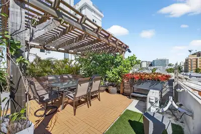 Updated Group Stay with Private Rooftop Views