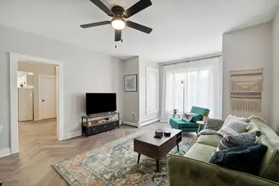 Image de Boho abode Uptown Maumee by River-Green Side!