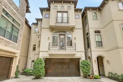Image de Walkable + Group-Friendly: Houston Home By Stadium