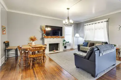 Image de < 1 Mi to Youngstown State: Historic Home w/ Porch