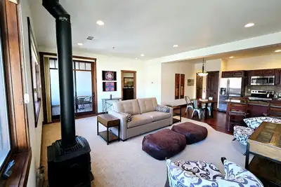 Image de Whitefish Downtown Suites # 3\nCozy 1-bedroom condo in the heart of Whitefish