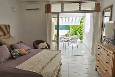 Image de Ti Cosy rez-de-jardin entre golf et Marina dans résidence calme avec piscine