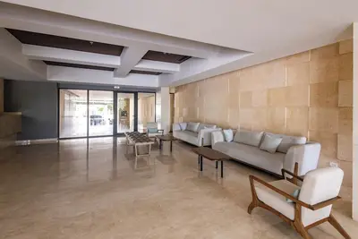 Image de Warm apartment with large balcony within walking distance of the beach and the historic center.