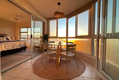 Image de Salt + Sky, 2-bedroom apartment, beachfront Cape Town neighborhood