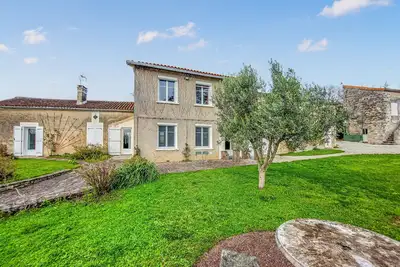 Image de Maison confortable à Touvre avec Wi-Fi