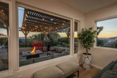 Perched on a Hillside: Amazing Views w/Pool & Spa!