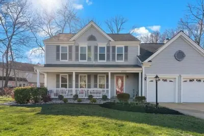 Image de 3-bedroom house in peaceful Waldorf with air conditioning and fireplace.