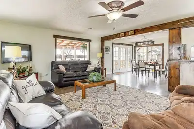 Image de Deck & Yard: Wolf Creek Waterfront Home in Grove!