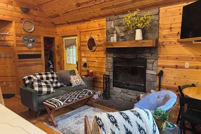 Image de Dizzy's Den--5 minute walk to lake access-rentals--formerly the \"Love Shack\"